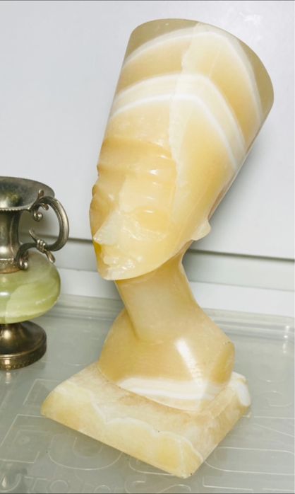 Caruț anii 70,Bricheta vintage,statueta Nefertiti onix