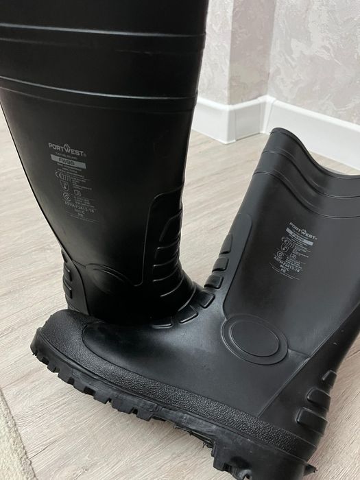 Резиновые сапоги