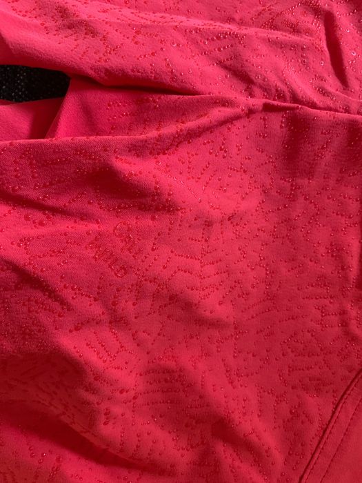 Нови дамски трекинг шорти и сърф бански от Nike & Rip Curl