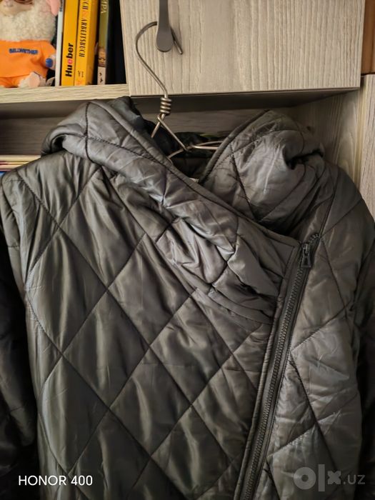 Продам обсолютно новую куртку женскую. 50 размер ,  до 54 пойдет.