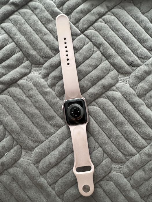 Apple Watch SE.коробка зардяка есть