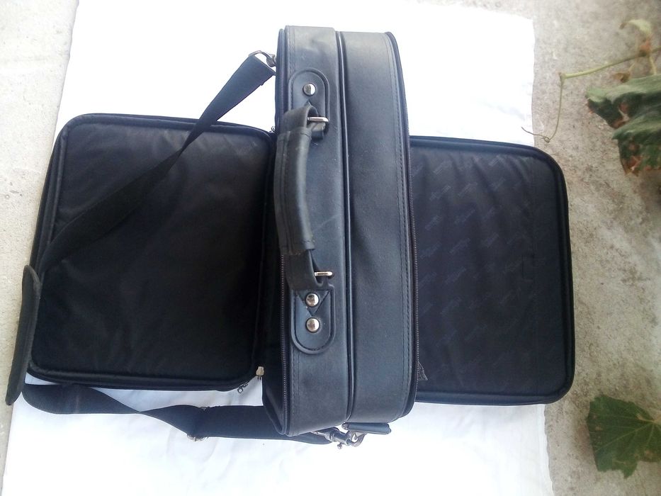 Кожена чанта за компютър