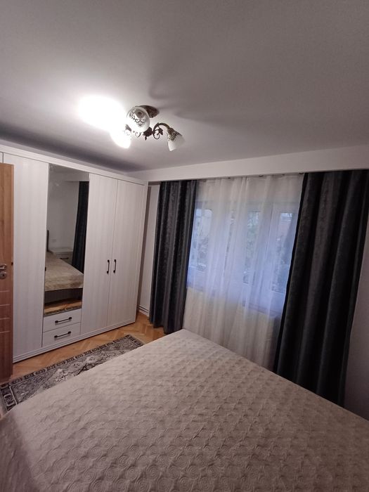 Închiriez apartament 3 camere