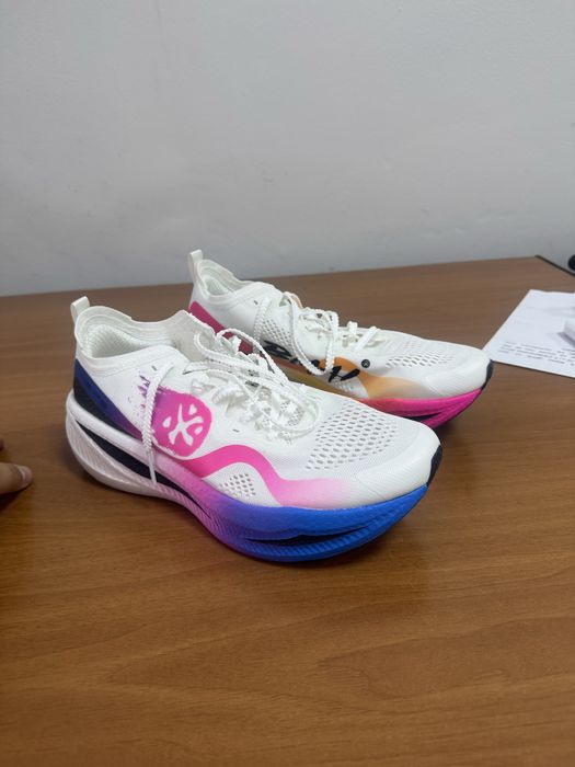 Продам Кроссовки BMAI