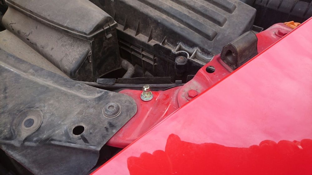 Монтажен комплект амортисьор за преден капак Skoda Octavia mk2