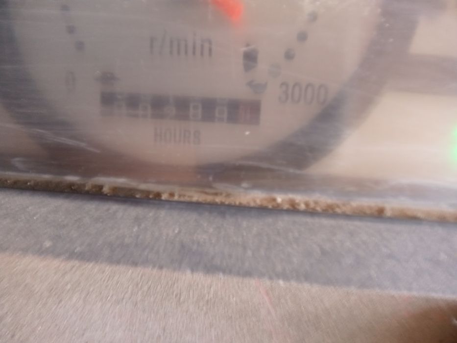 Vând tractor MAHINDRA