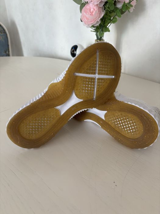 Белые кроссовки Puma