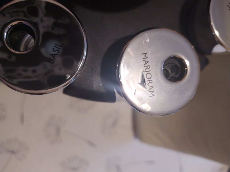 COLE--MASON  Въртящ се на 360град. комплект от 16 съда.за подправки