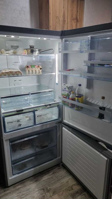 Холодильник Bosch KGN86AI30U