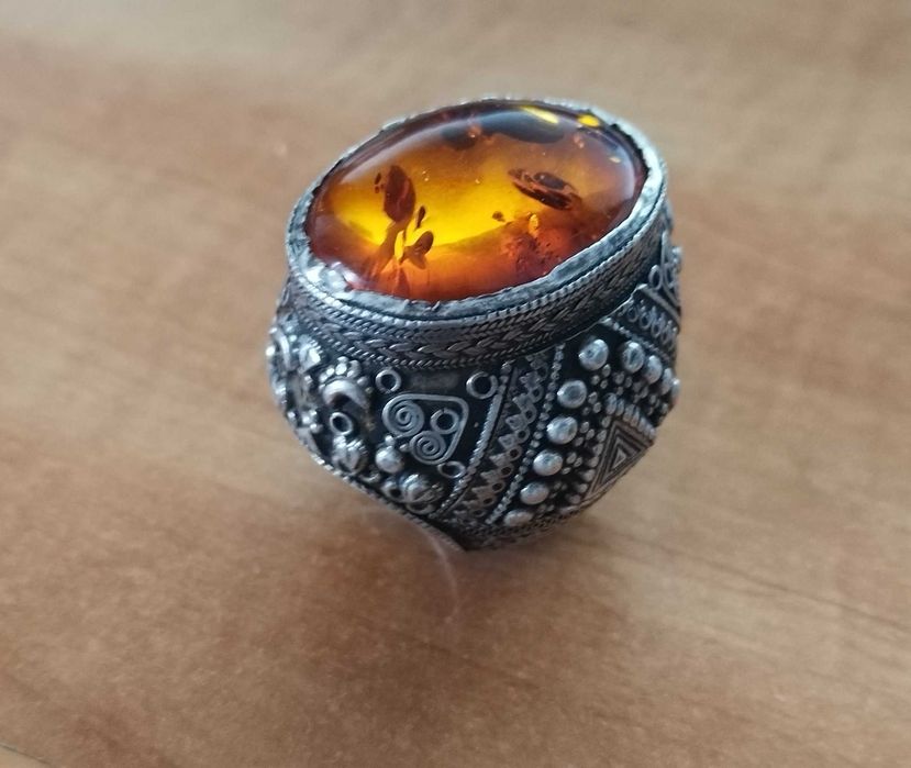 Masiv inel de argint cu chihlimbar