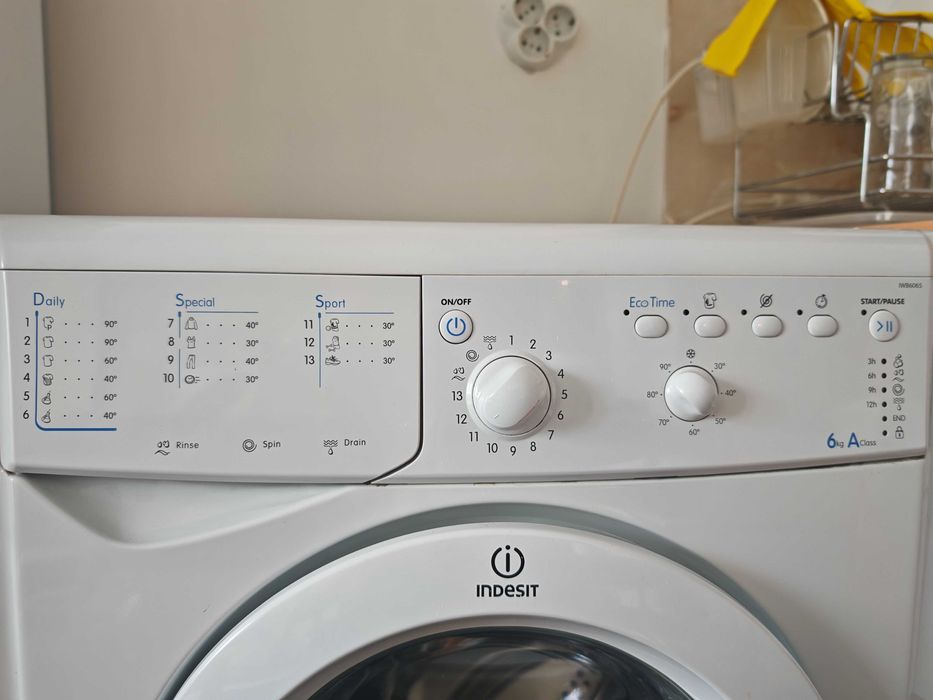 Продава се пералня Indesit в отлично състояние