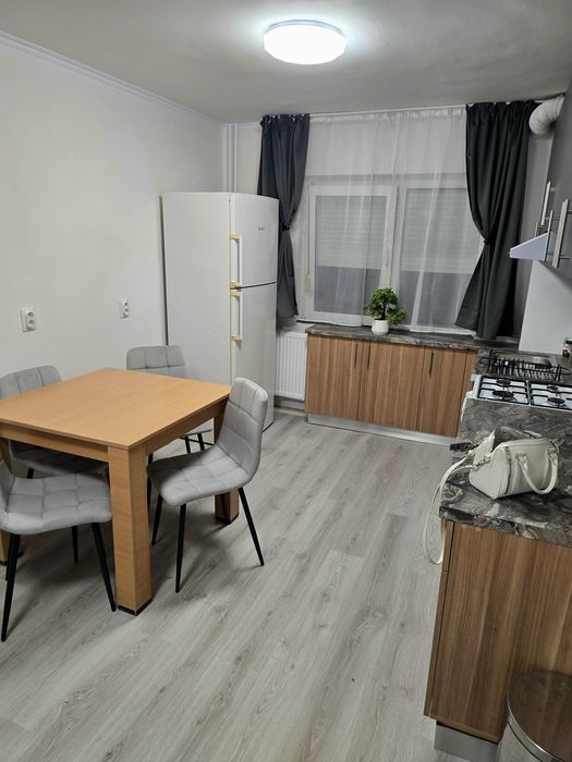 Închiriez apartament 2 camere Rogerius