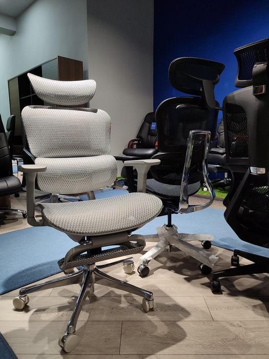 Офисное кресло для руководителя модель Lucky