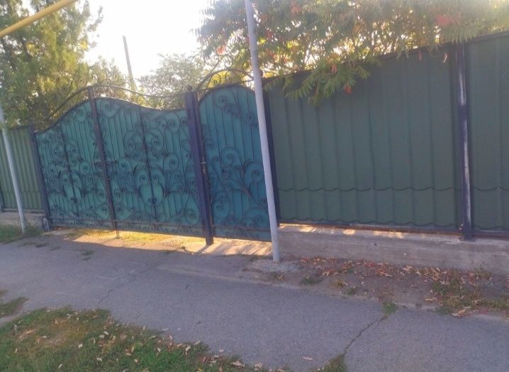 Продам дом на центральной улице Аркабай