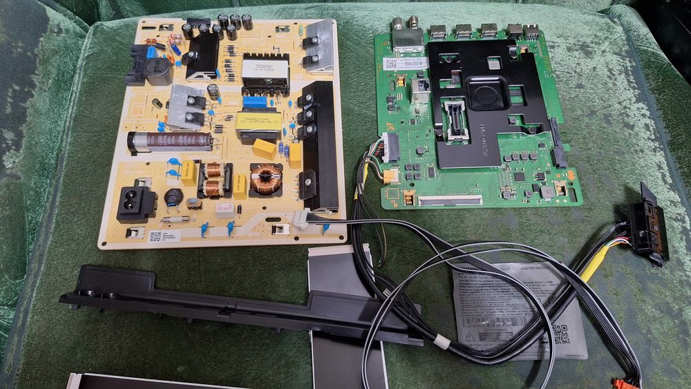 платы от телевизора samsung UE65AU7500 и LG 65UQ76003LD
