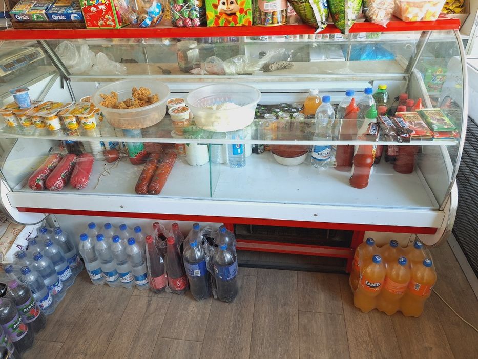 Vitrina sotiladi 4 0 0 0 0 0 0 Milyon so‘m Kami bor Yangi 6 oy ishlaga