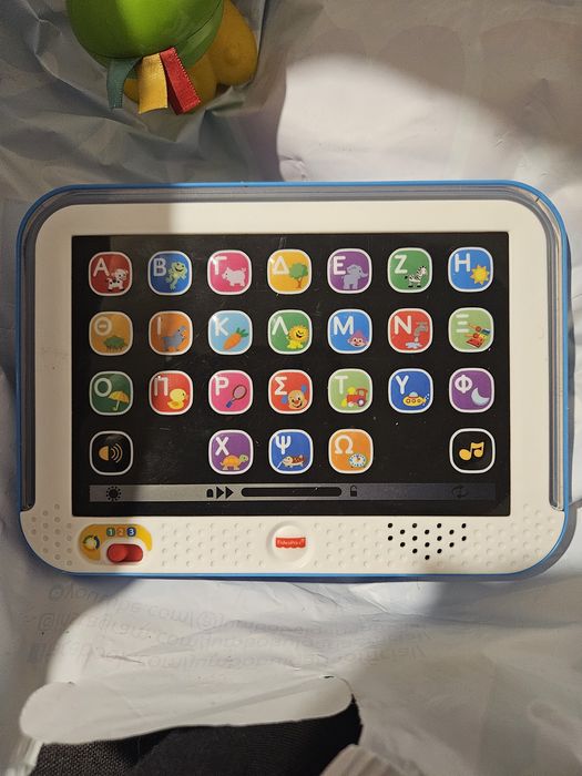 Пъзели и интерактивни играчки