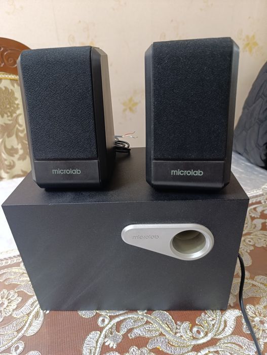 Microlab kolonka sotiladi srochna