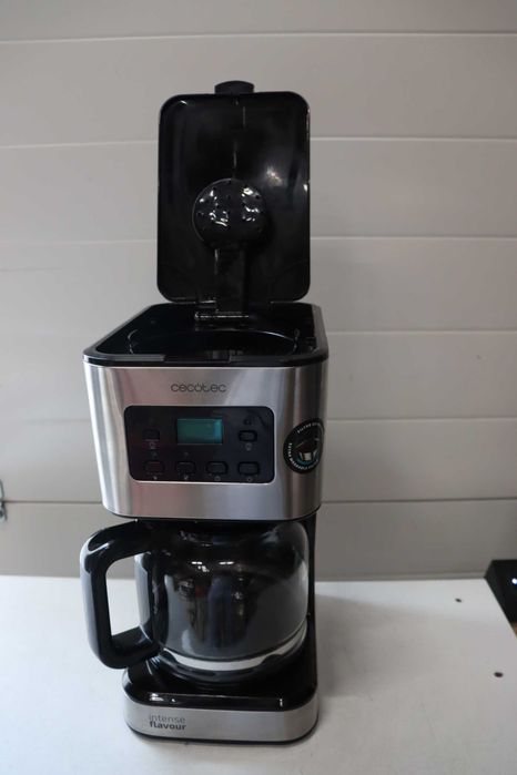 Шварц Kафемашина Cecotec Coffee 66 Smart Plus, 980W, капацитет 12 кафета, технология ExtemAroma и функция AutoClean, LCD дисплей, 1.5 л