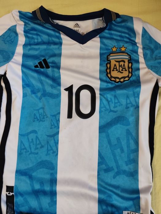 Детски футболен екип