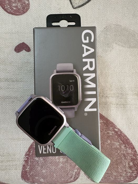 Garmin venu SQ лилав