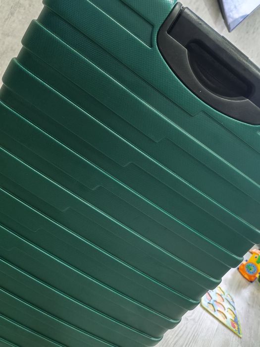 Продам чемодан новый большой!