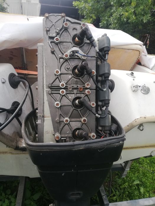Продавам  двигатели за лодка два бр.