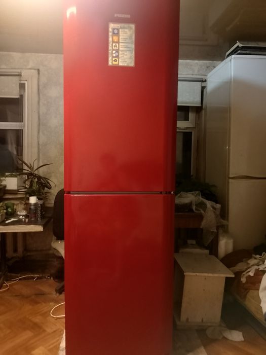 Продам холодильник