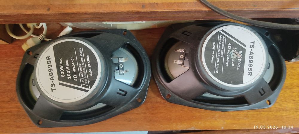 Продам Колонки и Магнитофон от Спарка!