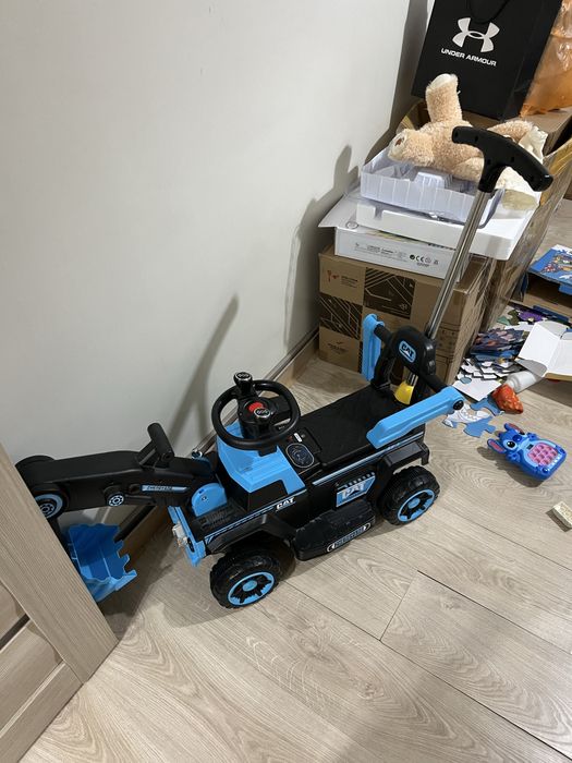 Машинка для малыша с ручкой