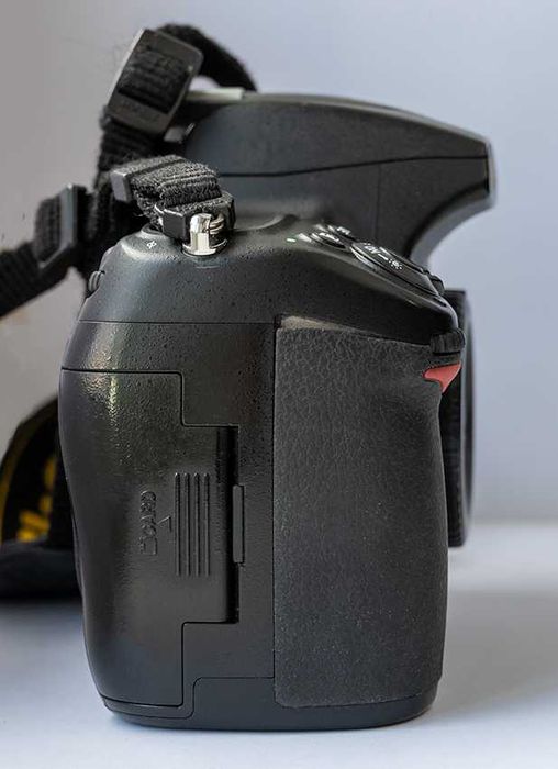 Профессиональная камера Nikon D700