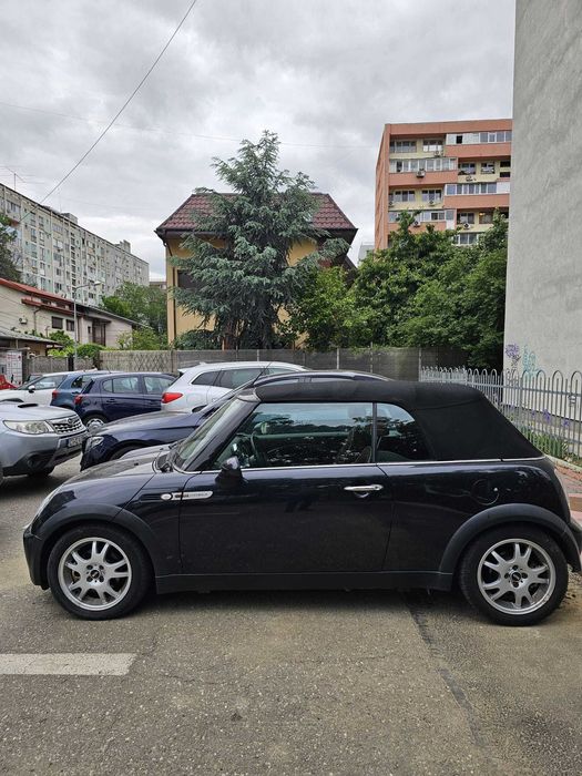 Mini Cooper Cabrio Sidewalk