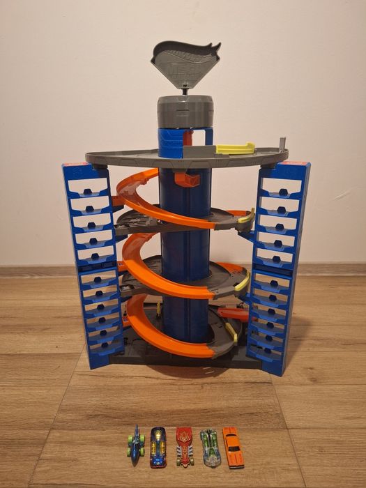 Set de joaca Hot Wheels City Mega Garage