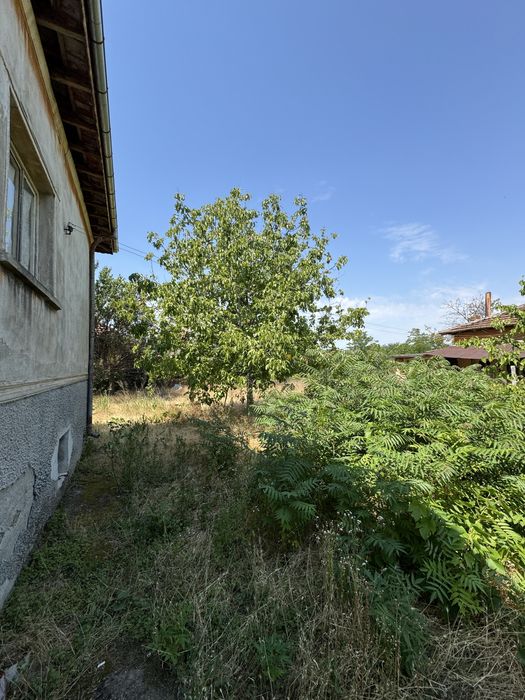 Продавам къща във с.Кутово