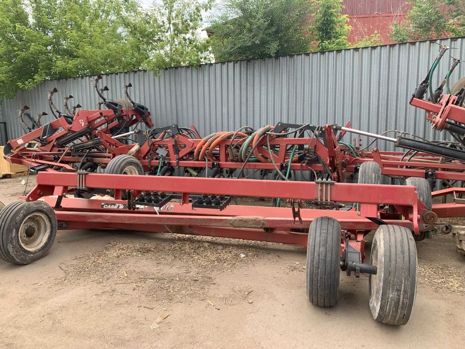 Трактор и посевной комплекс Case