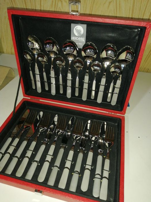 Набор столовых предметов из 24шт.