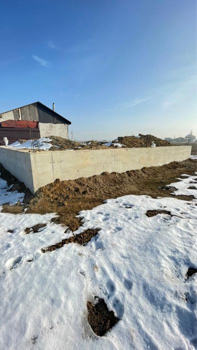 Земельный участок с фундаментом и с засыпкой
