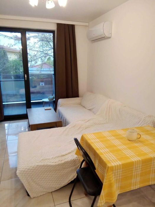 Собственик дава  двустаен апартамент в София, кв. Триъгълника до метростанция