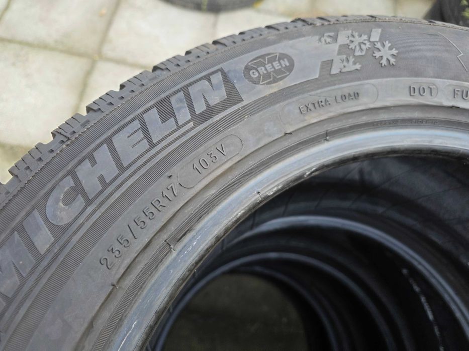 4бр Зимни гуми 235 55 17 - Michelin