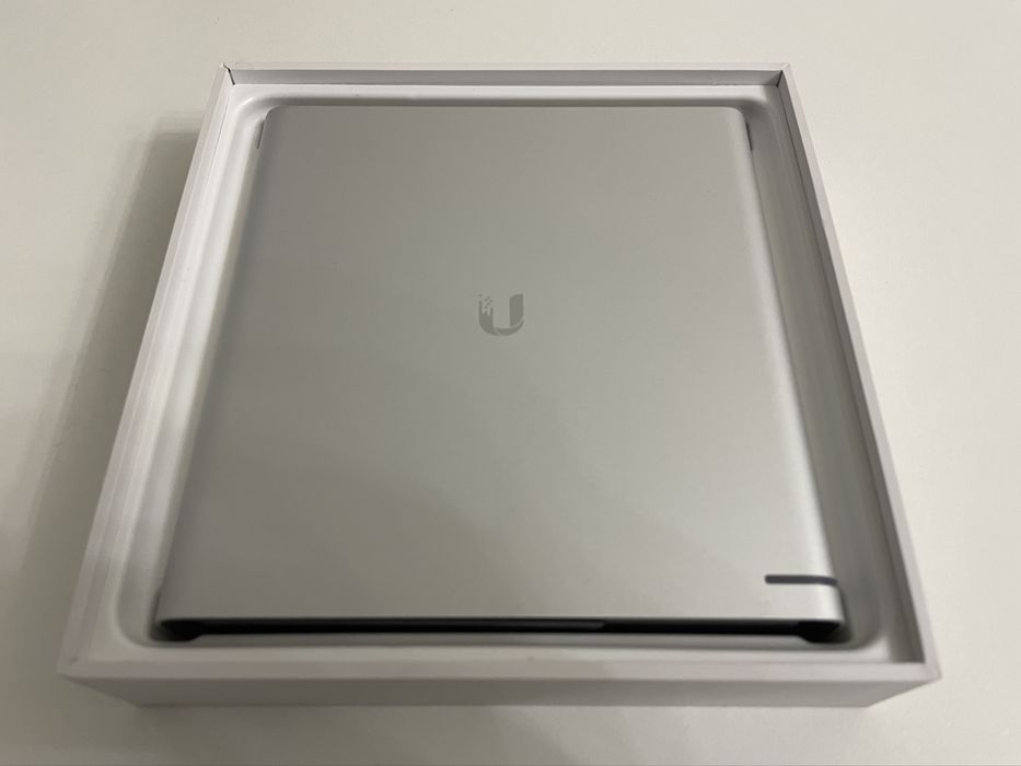 Unifi Cloud key gen2 plus Сетевой контроллер видеорегистратор