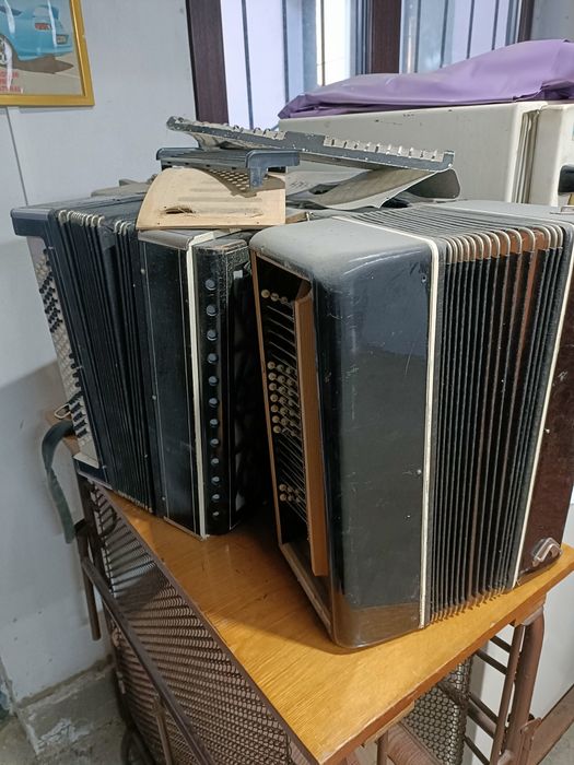 Баяны на запчасти.