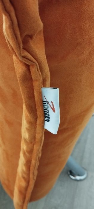 Продам диван с 2 креслами.