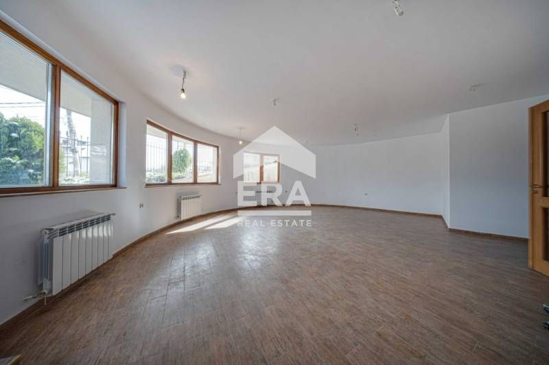 Ателие с двор завършено до "до ключ" в кв. Симеоново