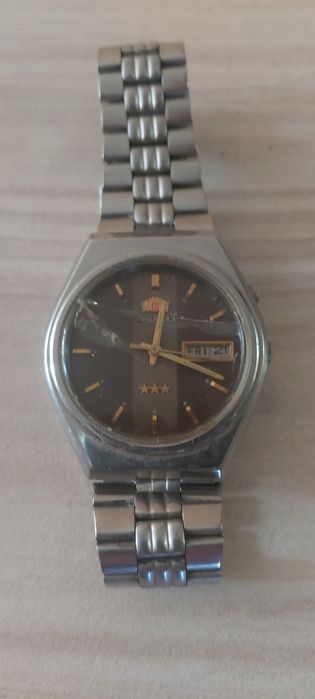 Продавам двата джобни часовника. Може заедно или по отделно.