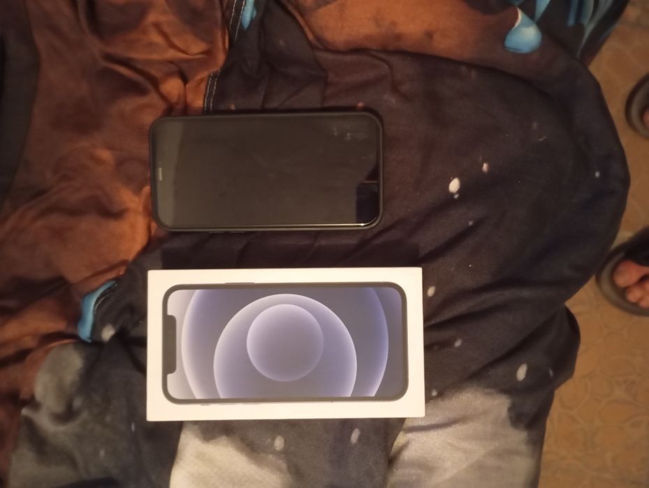 Продам Iphone 12 128g