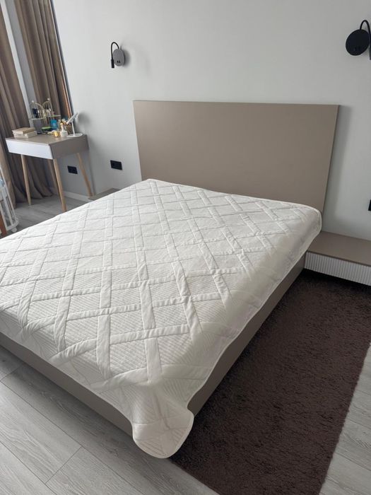 Продам двуспальную кровать