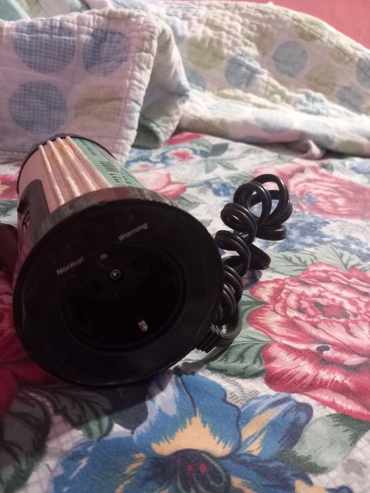 Vând invertor auto 24W