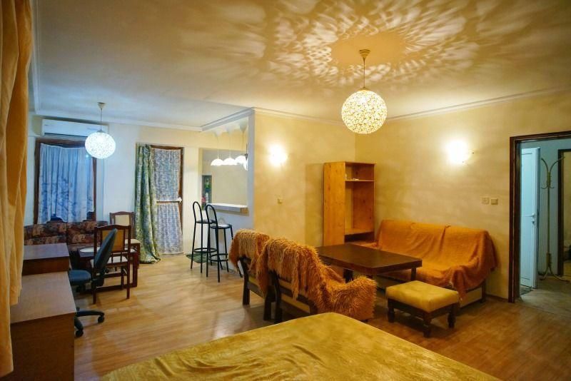 Дава се под наем Двустаен апартамент в София, Надежда 2 - 80 кв.м за 398.82 € - Снимка #1