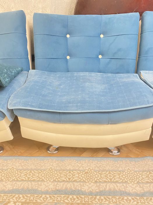 Продам диван вместе с креслами