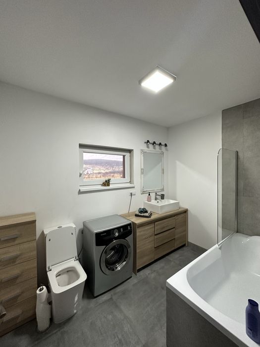 Propietar inchiriez apartament la casa in Unirea